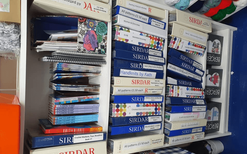 Books (1) yarn-img